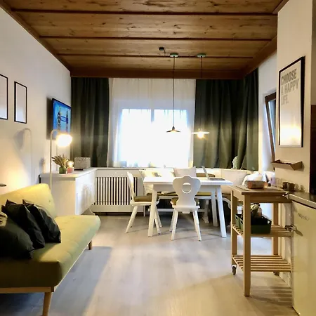 홀리데이파크 & Ferienunterkuenfte Steinplatte